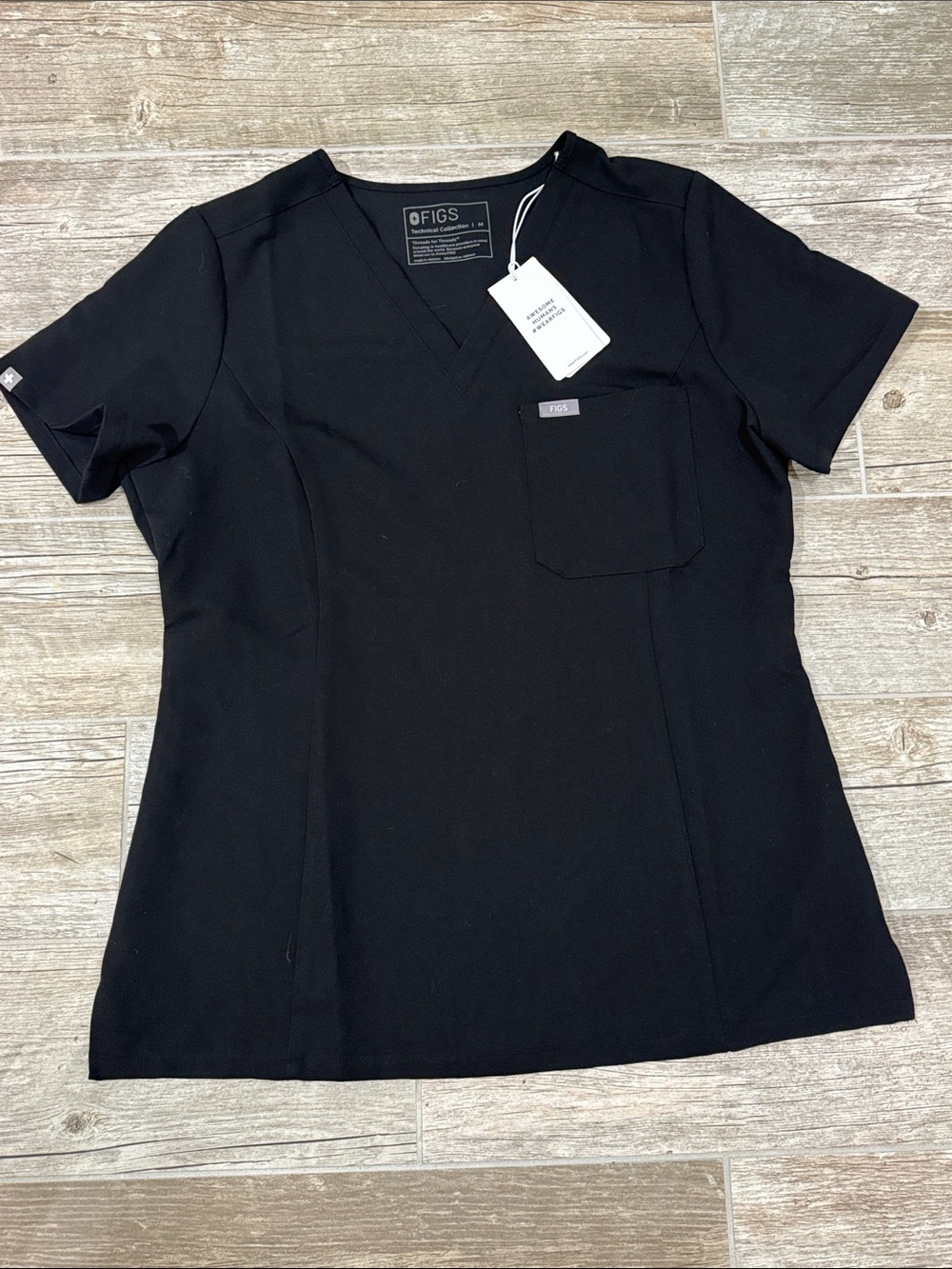 NWT FIGS Black V-Neck Catarina Scrub Top with Chest Pocket Size M